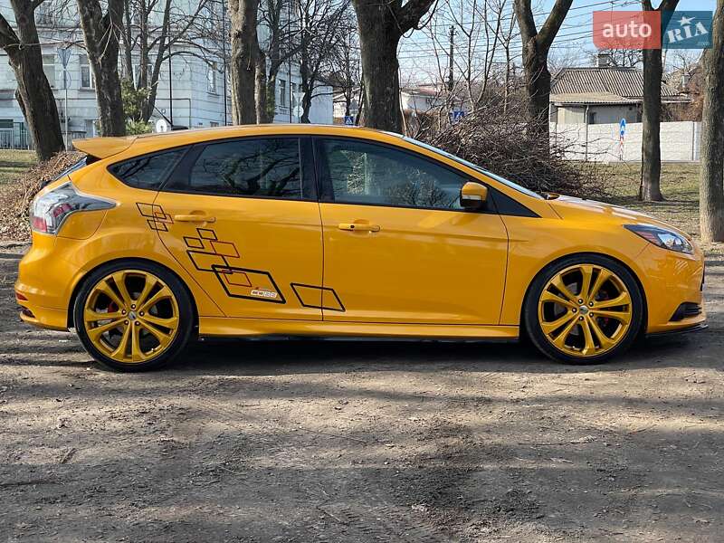 Хэтчбек Ford Focus 2013 в Киеве