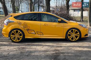 Хэтчбек Ford Focus 2013 в 