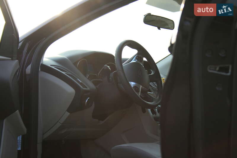 Хэтчбек Ford Focus 2014 в Киеве фото 21 Хэтчбек Ford Focus 2014 в Киеве