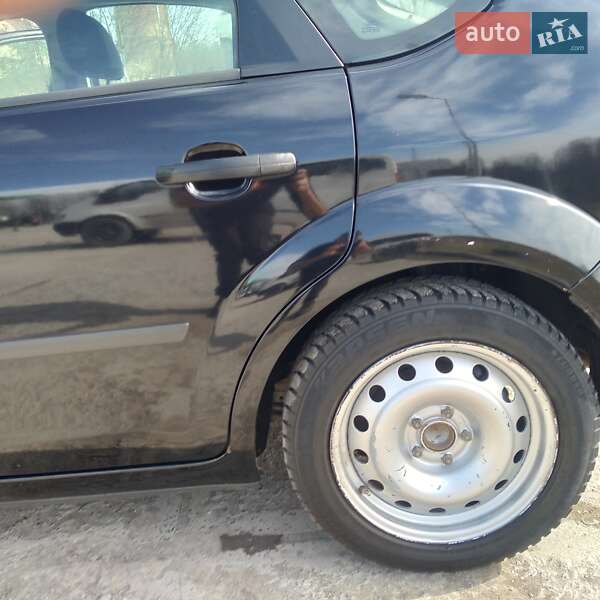 Хэтчбек Ford Focus 2005 в Каменец-Подольском