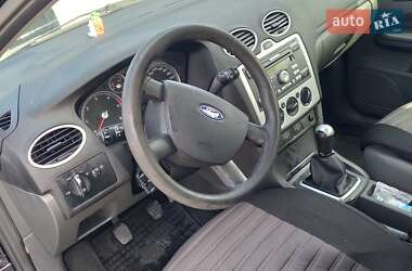 Хэтчбек Ford Focus 2005 в 