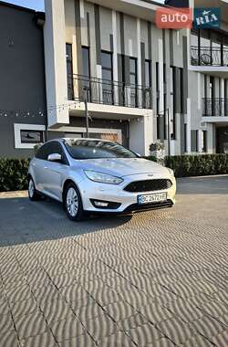 Хэтчбек Ford Focus 2015 в 