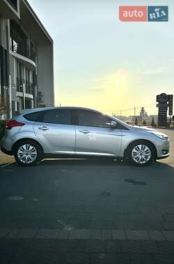 Хэтчбек Ford Focus 2015 в 