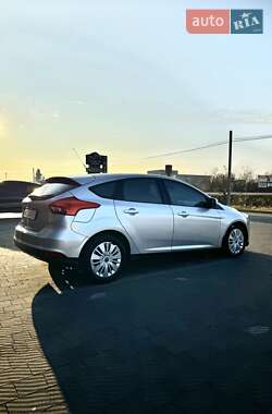 Хэтчбек Ford Focus 2015 в 