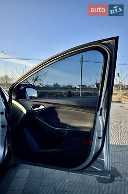 Хэтчбек Ford Focus 2015 в 
