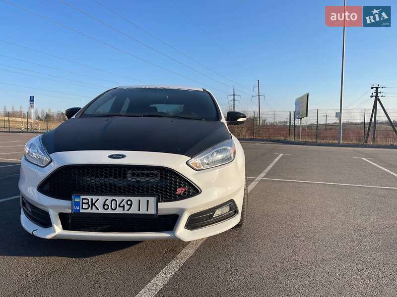 Хэтчбек Ford Focus 2016 в Ровно фото 2 Хэтчбек Ford Focus 2016 в Ровно