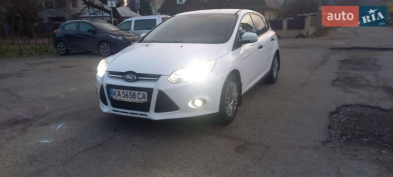 Хэтчбек Ford Focus 2013 в 