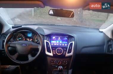 Хэтчбек Ford Focus 2013 в 