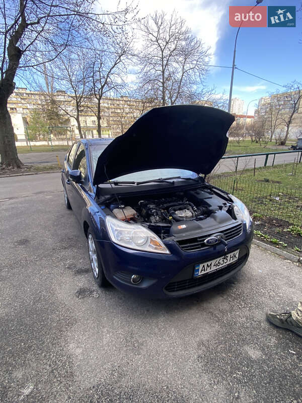 Хэтчбек Ford Focus 2011 в 