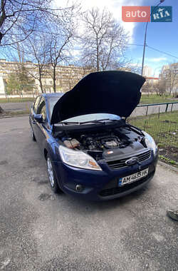 Хэтчбек Ford Focus 2011 в 