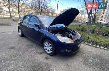 Хэтчбек Ford Focus 2011 в 