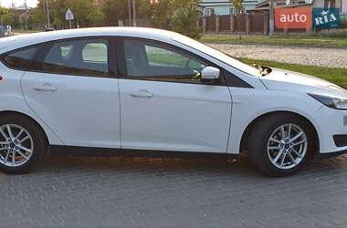 Хэтчбек Ford Focus 2015 в 