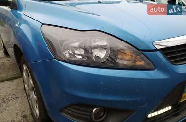Хэтчбек Ford Focus 2010 в 