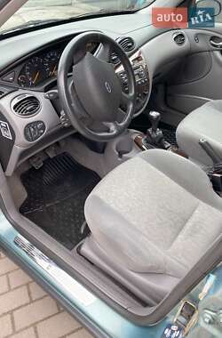 Хэтчбек Ford Focus 1998 в 