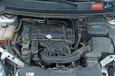Хэтчбек Ford Focus 2011 в 