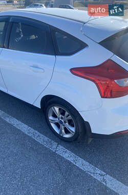 Хэтчбек Ford Focus 2013 в 