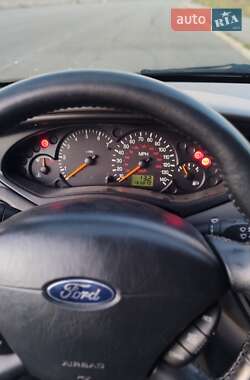 Седан Ford Focus 2002 в 