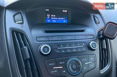 Седан Ford Focus 2015 в 