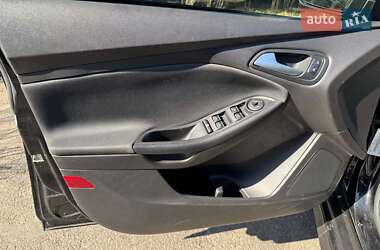 Хэтчбек Ford Focus 2015 в 
