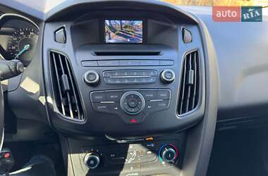 Хэтчбек Ford Focus 2015 в 