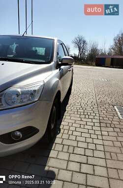 Хэтчбек Ford Focus 2011 в 