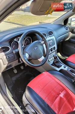 Хэтчбек Ford Focus 2011 в 