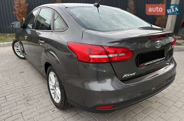 Седан Ford Focus 2015 в 