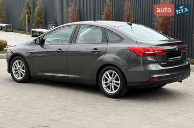 Седан Ford Focus 2015 в 