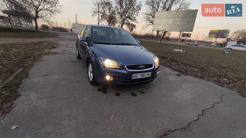 Хэтчбек Ford Focus 2005 в 