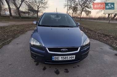 Хэтчбек Ford Focus 2005 в 