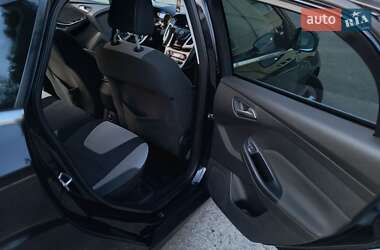 Хэтчбек Ford Focus 2013 в 