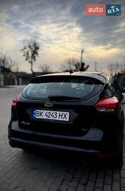 Хэтчбек Ford Focus 2015 в 