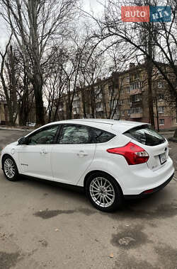 Хэтчбек Ford Focus 2014 в 