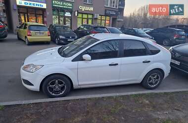 Хэтчбек Ford Focus 2011 в 