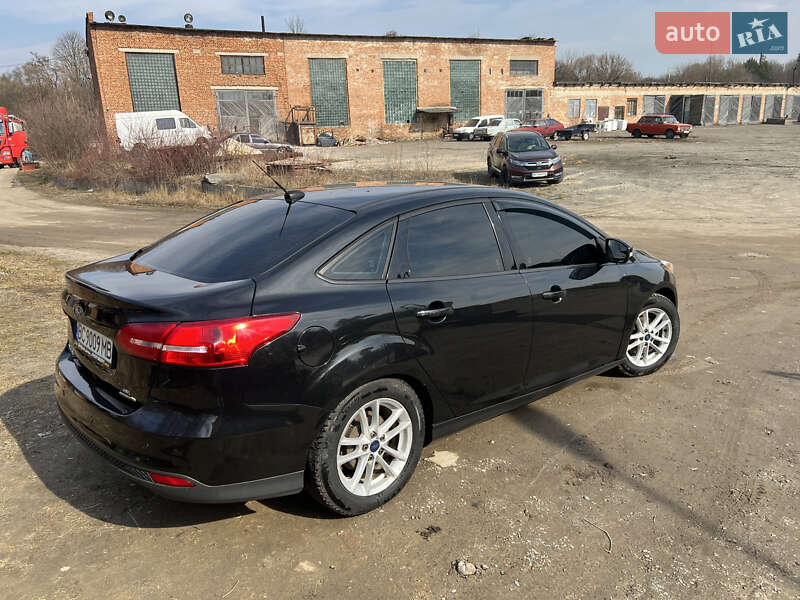 Седан Ford Focus 2015 в 
