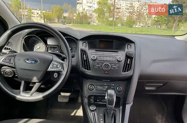 Седан Ford Focus 2015 в 