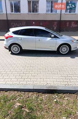 Хэтчбек Ford Focus 2015 в 