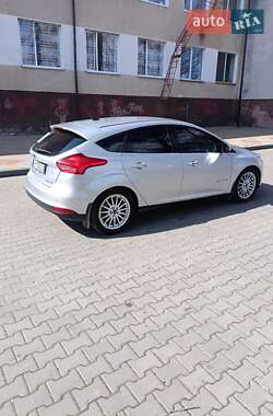 Хэтчбек Ford Focus 2015 в 