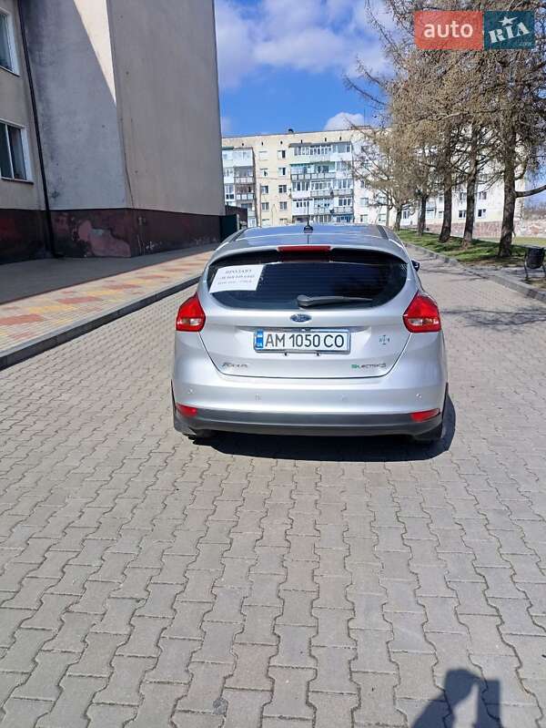 Хэтчбек Ford Focus 2015 в Звягеле