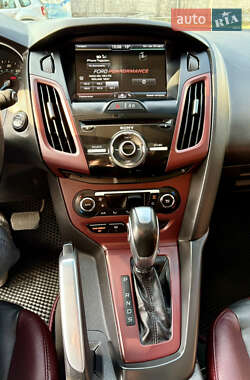Хэтчбек Ford Focus 2013 в 