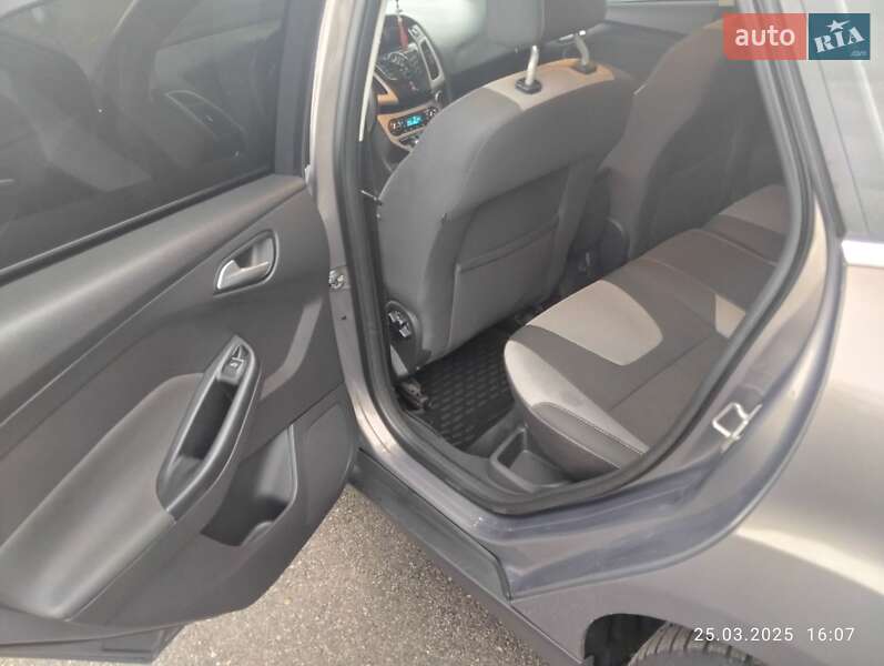 Хэтчбек Ford Focus 2013 в Краснограде