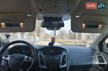 Хэтчбек Ford Focus 2011 в 
