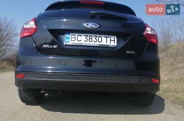 Хэтчбек Ford Focus 2011 в 