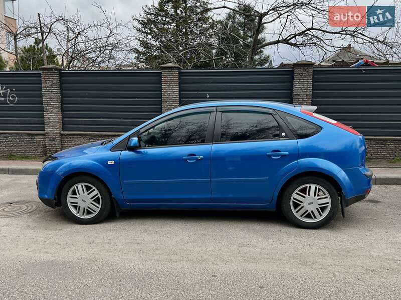 Хэтчбек Ford Focus 2006 в 