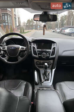 Хэтчбек Ford Focus 2011 в 