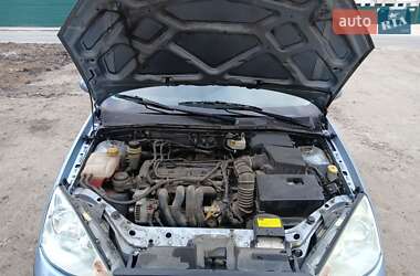 Седан Ford Focus 2004 в 