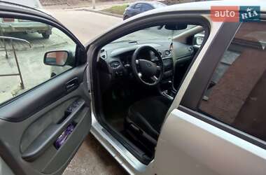 Седан Ford Focus 2005 в 
