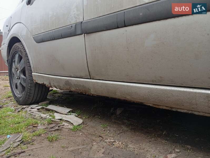 Седан Ford Focus 2001 в Радомышле