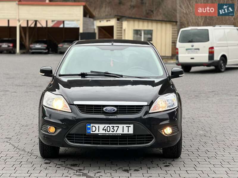 Хетчбек Ford Focus 2011 в Міжгір'ї