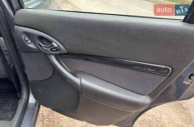 Хэтчбек Ford Focus 2003 в 